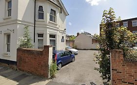 Aylesbury Apartment 1 With Parking